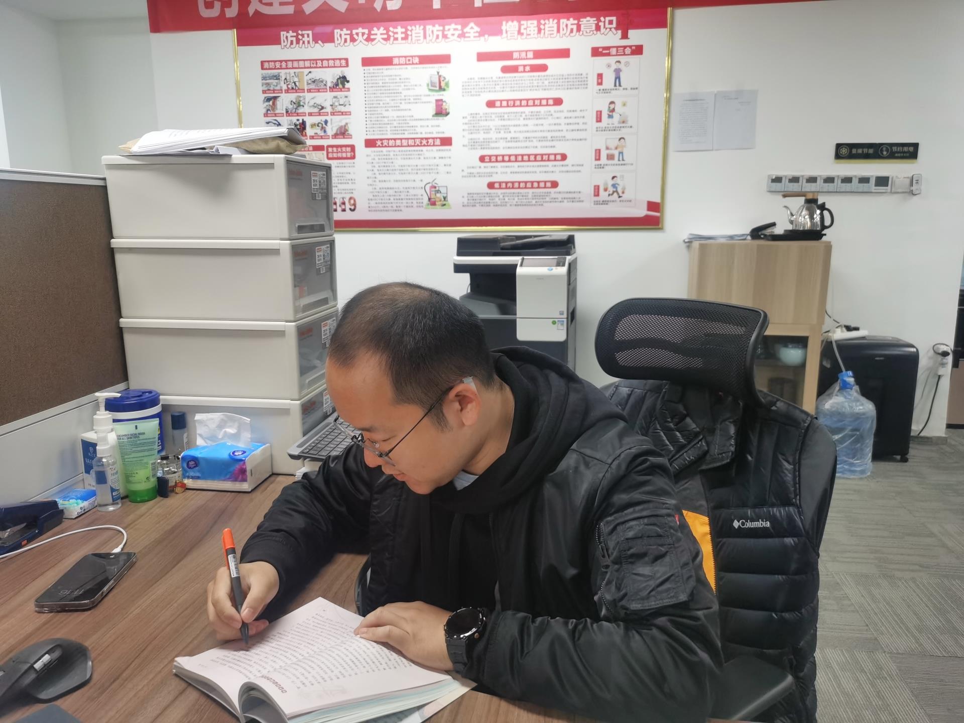 李東.jpg 李東.jpg